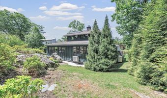 93 Carol St, Danbury, CT 06810