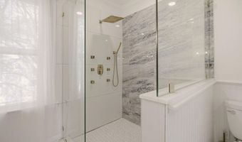 8 Champlin St, Newport, RI 02840