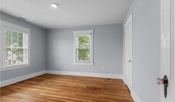94 E Main Rd, Middletown, RI 02842