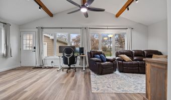 108 12th Ave SW, Altoona, IA 50009