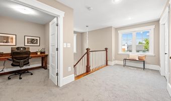 132 S GARFIELD St, Arlington, VA 22204
