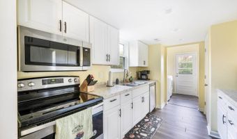 1368 Oliver Rd, Altavista, VA 24517