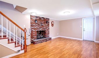 98 Iroquois Rd, Cumberland, RI 02864