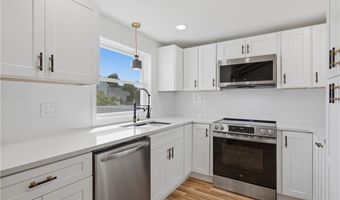 25 Stoneham St, Cranston, RI 02920