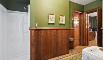 108 W Main St, Amherst, OH 44001