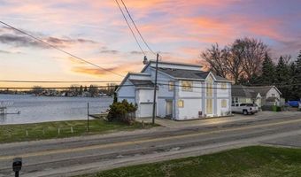 2076 S Long Lake Rd, Fenton, MI 48430