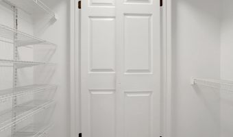 3307 WYNDHAM Cir 2157, Alexandria, VA 22302