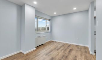 4520 KING St 601, Alexandria, VA 22302