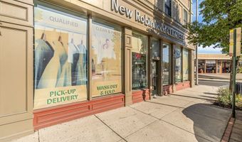 23 Lafayette Cir, Bridgeport, CT 06604