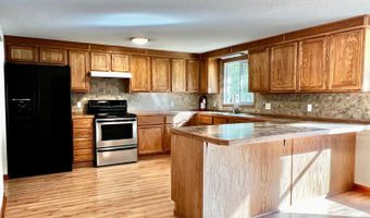 1047 Oak Dr, Altoona, WI 54720