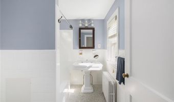 1 Red Cross Ave 9, Newport, RI 02840