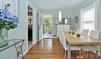 21 E OAK St E, Alexandria, VA 22301