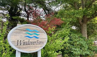 28 Mast Ct, Middletown, RI 02842