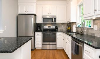 4 Rockledge Ln, Canton, CT 06019