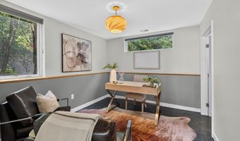4061 Thornoaks Dr, Ann Arbor, MI 48104