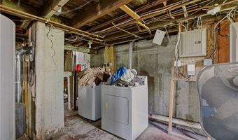 82 Van Zandt Ave, Newport, RI 02840