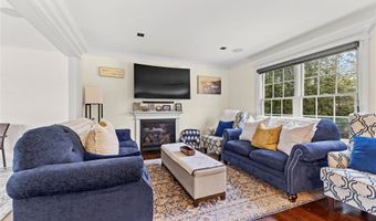 123 Columbus Blvd, Amityville, NY 11701