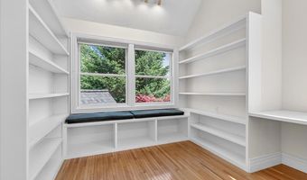 255 Scenic Dr, Ashland, OR 97520