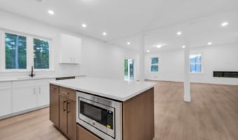 393 Southern Blvd, Bayville, NJ 08721