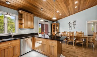 11 Cove Rd, Narragansett, RI 02882