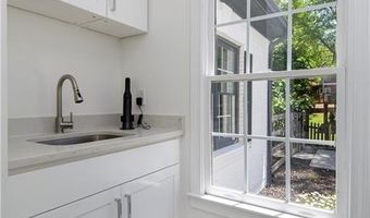 265 Oakhurst Leaf Dr, Alpharetta, GA 30004
