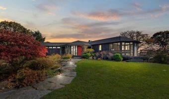 515 State Rd, Aquinnah, MA 02535