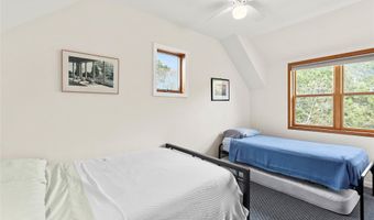 25 Gardiner Dr, Amagansett, NY 11930