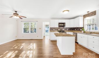 3420 Woodleaf Rd, Charlotte, NC 28205