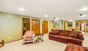 410 Country Hills Dr, Augusta, KS 67010