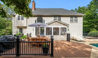 60 Camelot Dr, Bedford, NH 03110