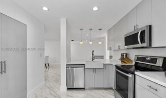 3549 Magellan Cir 418, Aventura, FL 33180
