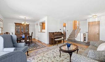 827 N Douglas Ave, Arlington Heights, IL 60004
