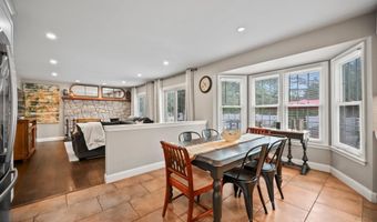 2 Independence Dr, Aberdeen, NJ 07747