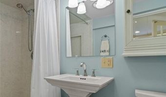 105 LYNN Cir, East Greenwich, RI 02818