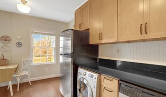 1251 E ABINGDON Dr #1121, Alexandria, VA 22314