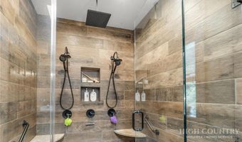 1009 Larkspur Trl, Banner Elk, NC 28604