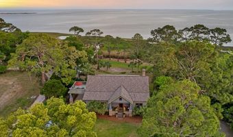 25 17th St, Apalachicola, FL 32320