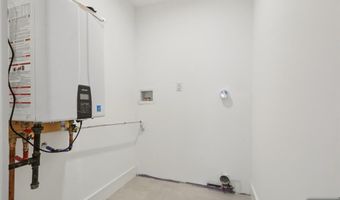 14 Redwood St, Bergenfield, NJ 07621