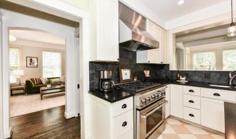 1812 N RANDOLPH St, Arlington, VA 22207