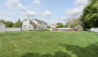 6 Margo Ct, Airmont, NY 10901