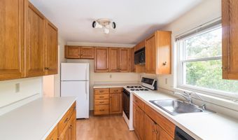 17 Harbor Hill Dr, Bourne, MA 02532