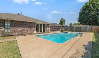 1902 SE Lawrence St, Bentonville, AR 72712