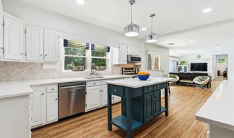 6916 PACIFIC Ln, Annandale, VA 22003