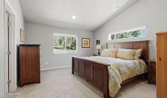 33 Parkland Dr, Blanchard, ID 83804
