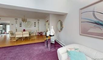 53 Coolidge Ave, Amity Harbor, NY 11701