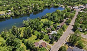 338 N Main St, Amherst, WI 54406