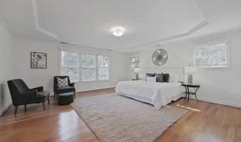5517 MCKINLEY St, Bethesda, MD 20817