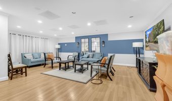 1225 MARTHA CUSTIS Dr 914, Alexandria, VA 22302