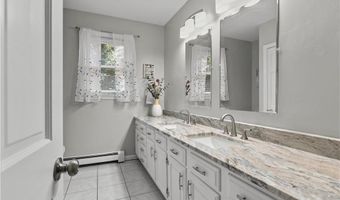 20 Morrison Ave, Middletown, RI 02840