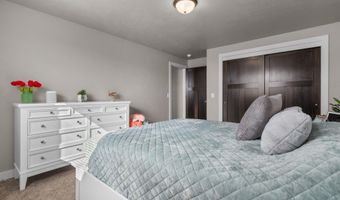 5702 N YOSEMITE Ln, Appleton, WI 54913